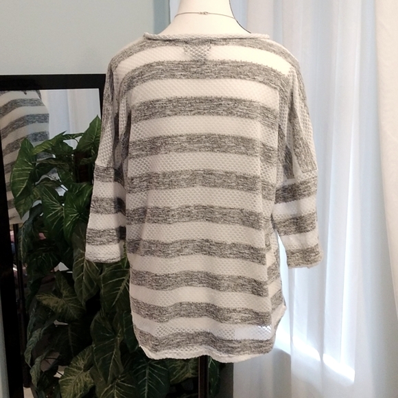 ⚜️ Cherry Krave Striped Sweater - Picture 2 of 6